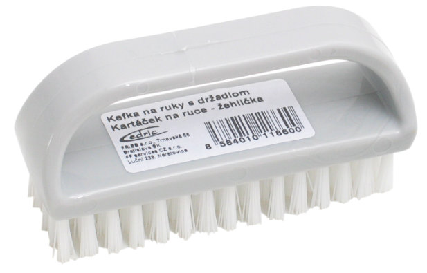 Cedric Kefa na ruky s držadlom